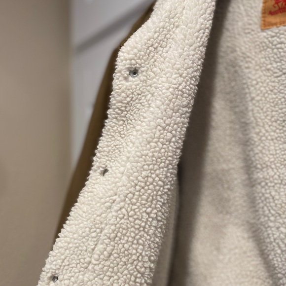 Levi Men’s trucker jacket size medium. Color, Dark olive. - Picture 4 of 5